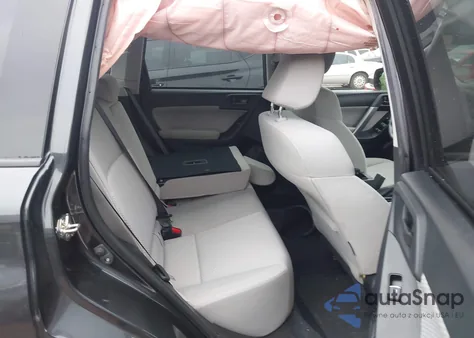 2017 Subaru Forester 2.5I Premium z USA, uszkodzony, nr VIN JF2SJAEC6HH588869